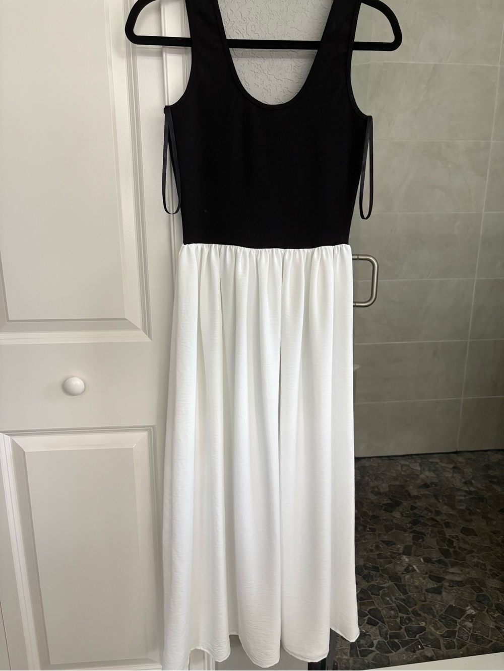 Black & White Sleeveless Midi Dress with Scoop Neck